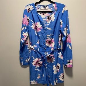 Flowered romper. Size 10.